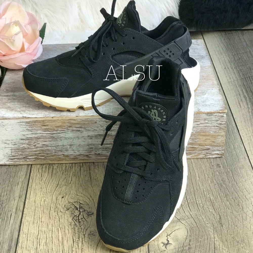 Nike Air Huarache Run Suede Black Deep White W - Picture 3 of 8